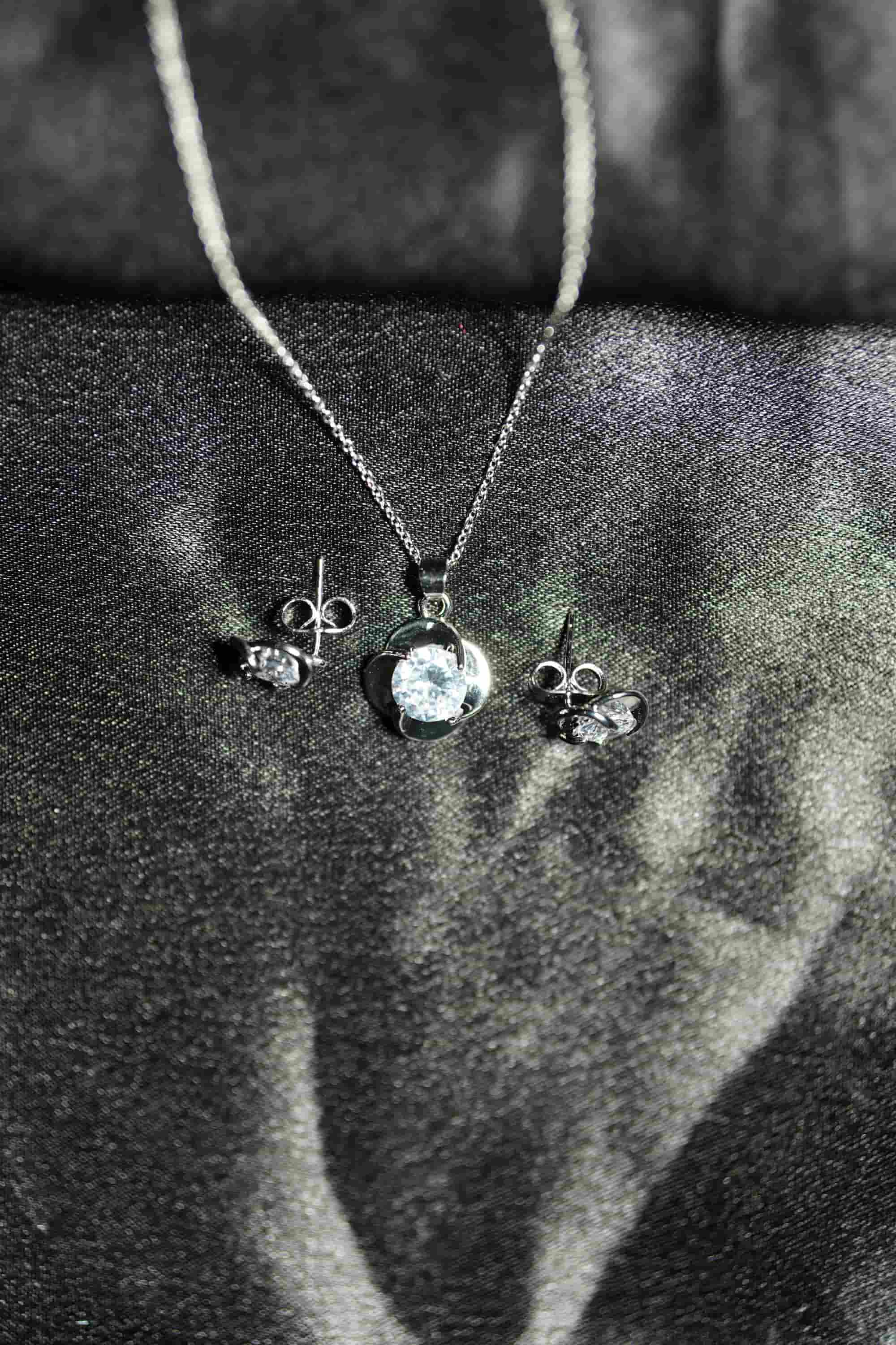 Rosara set (Chain with Earring)