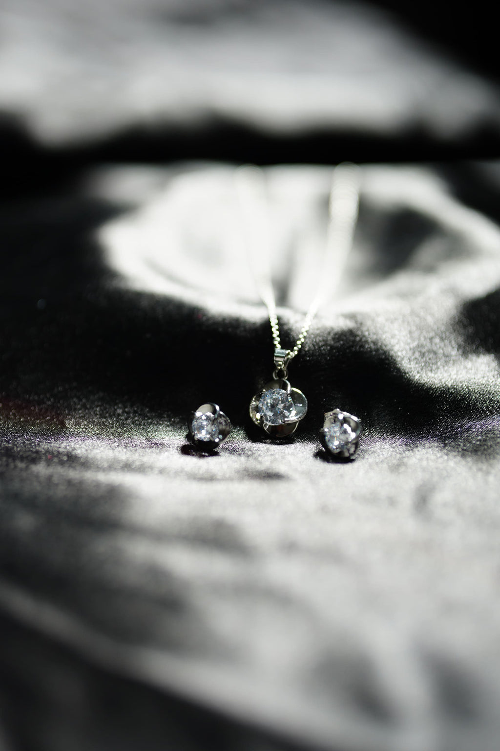 Rosara set (Chain with Earring)