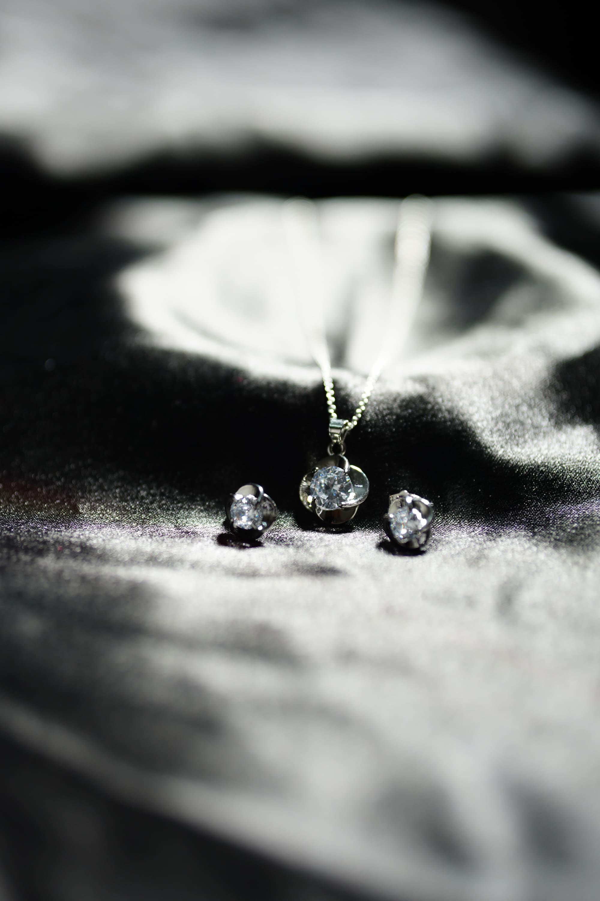 Rosara set (Chain with Earring)