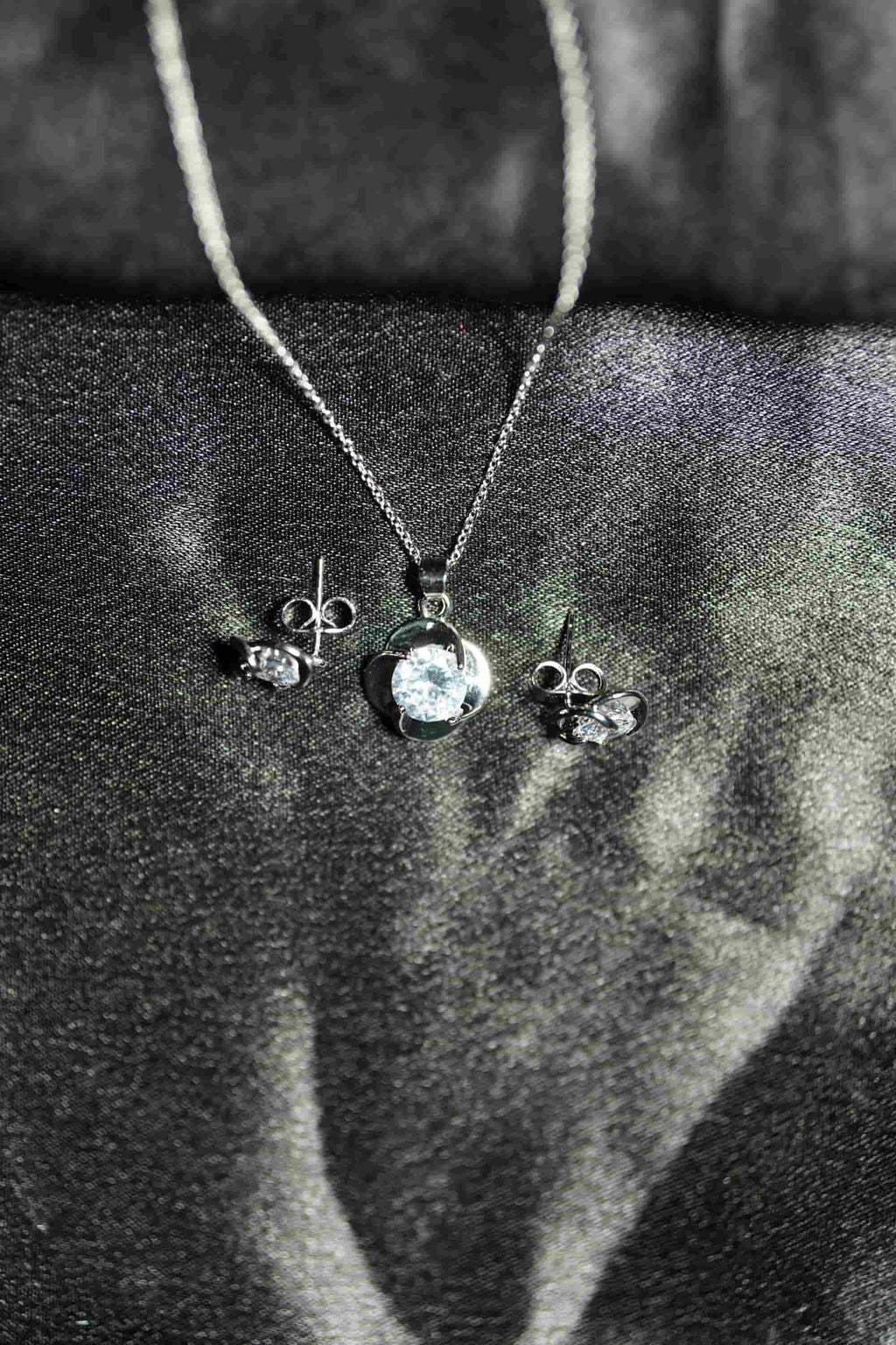 Rosara set (Chain with Earring)