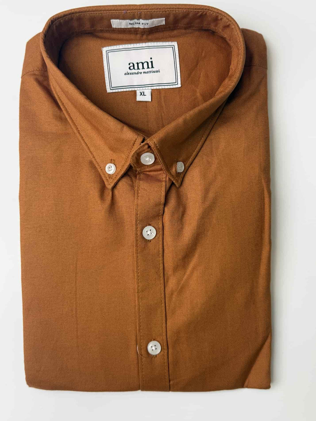 Premium Shirt. Button collar. Ami.