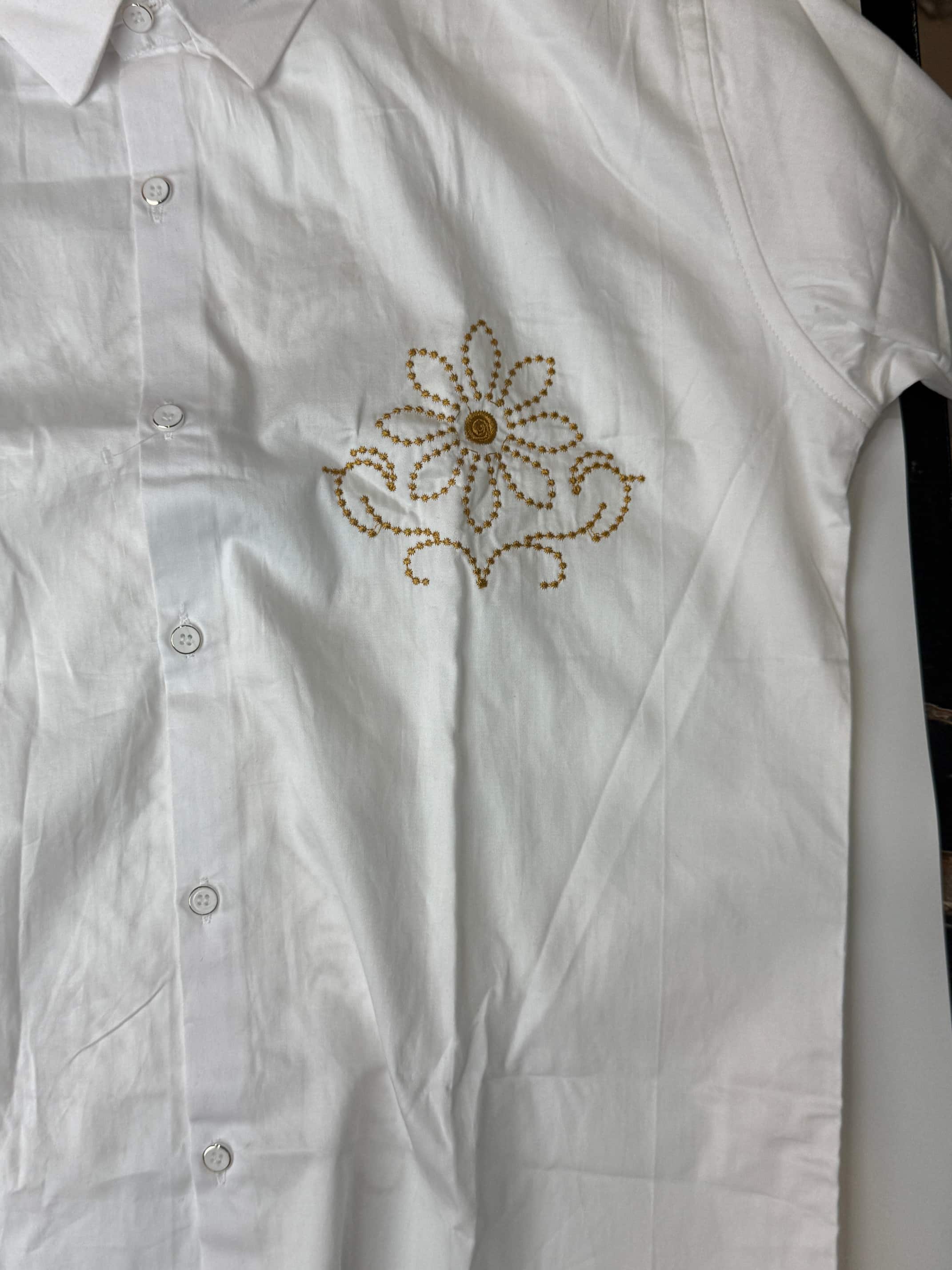 Flower Embroided. White. A.B