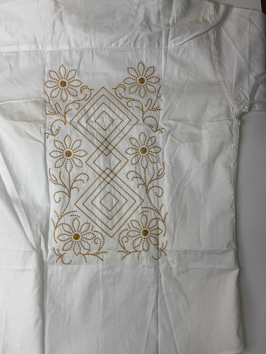 Flower Embroided. White. A.B