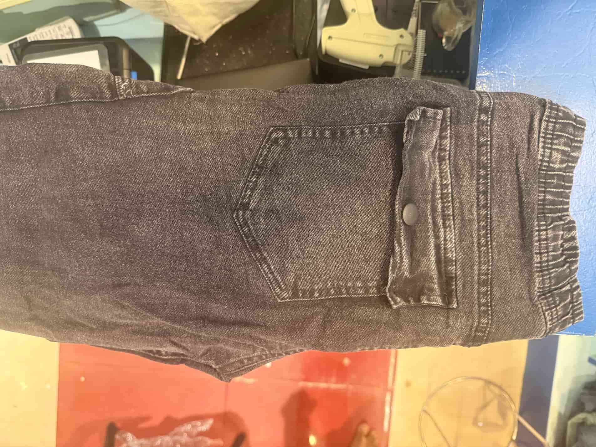 GREY CARGO PANTS. G.G.D