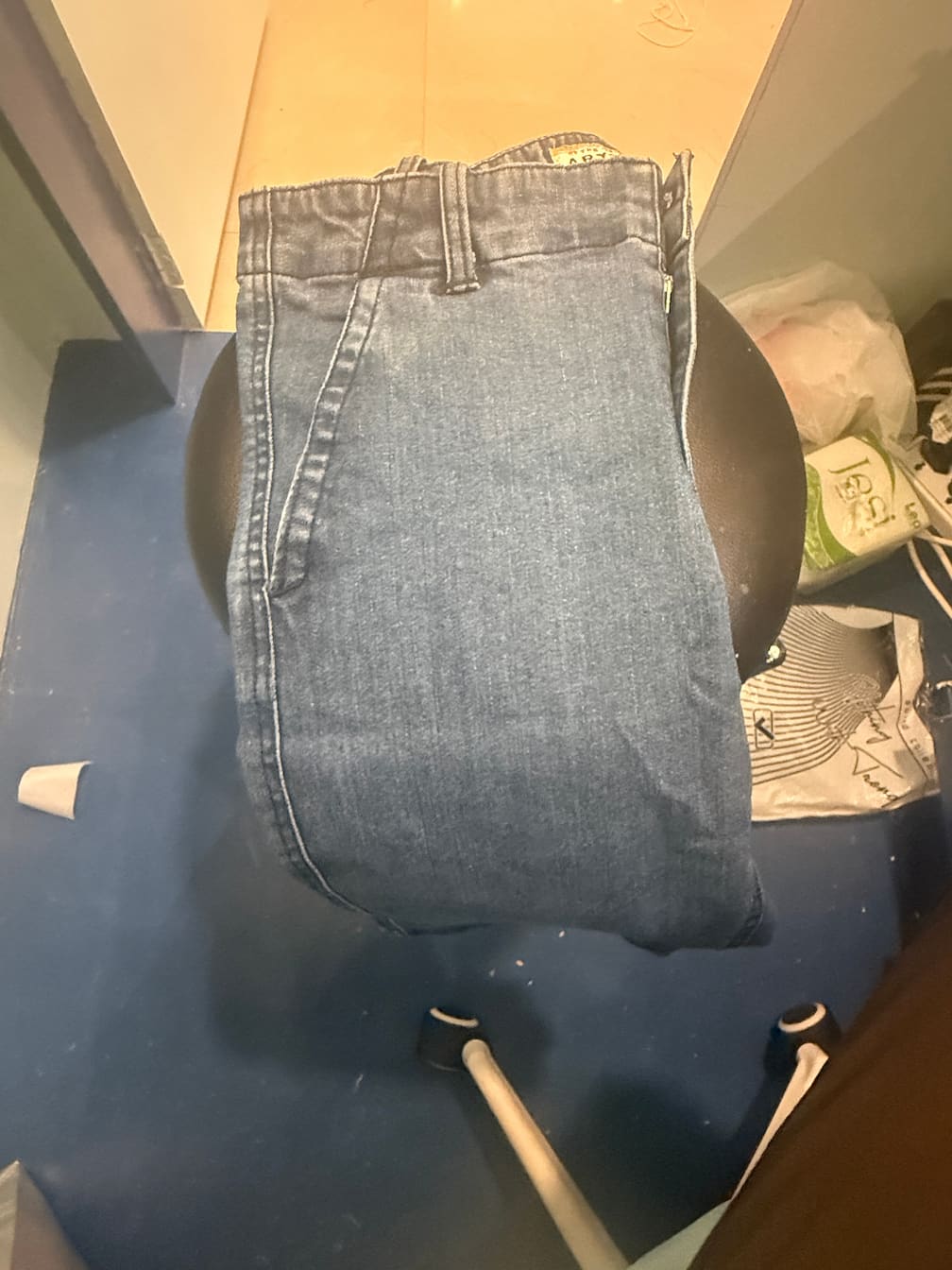 DENIM SHORTS. AZ.