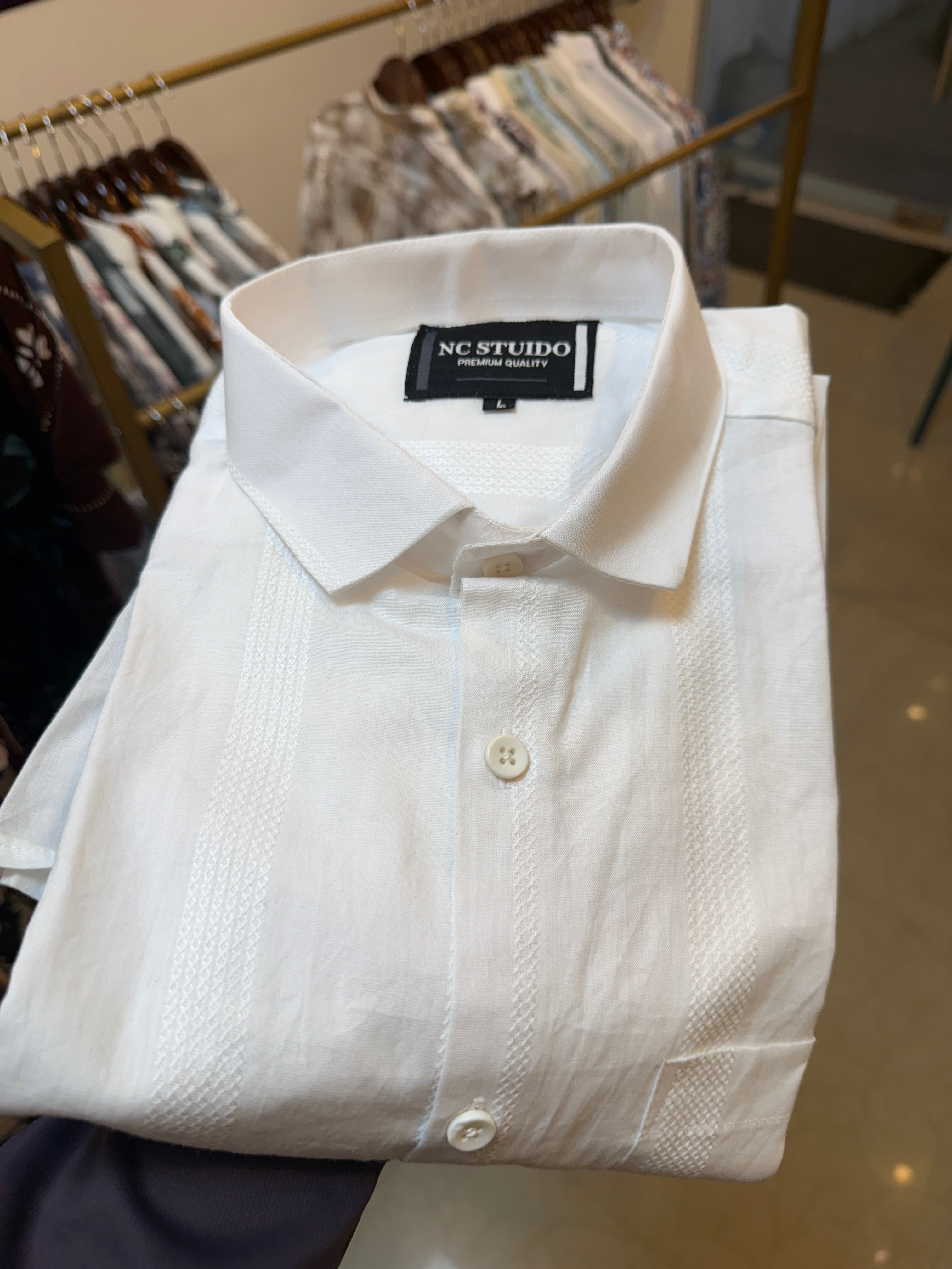 WHT MINIMALIST EMBROIDED. 06.05. N.C