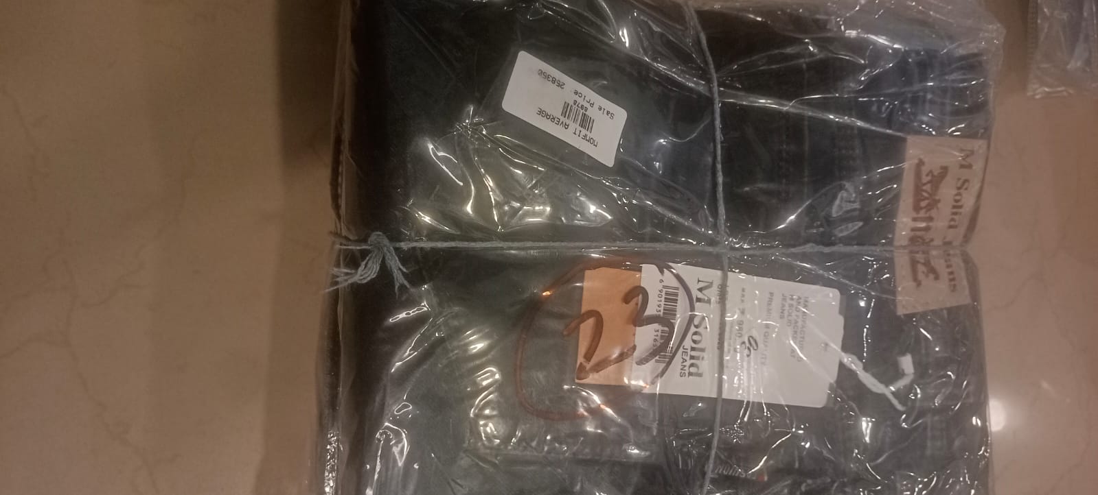 Mom Fit Average. Pant. Black. M.J