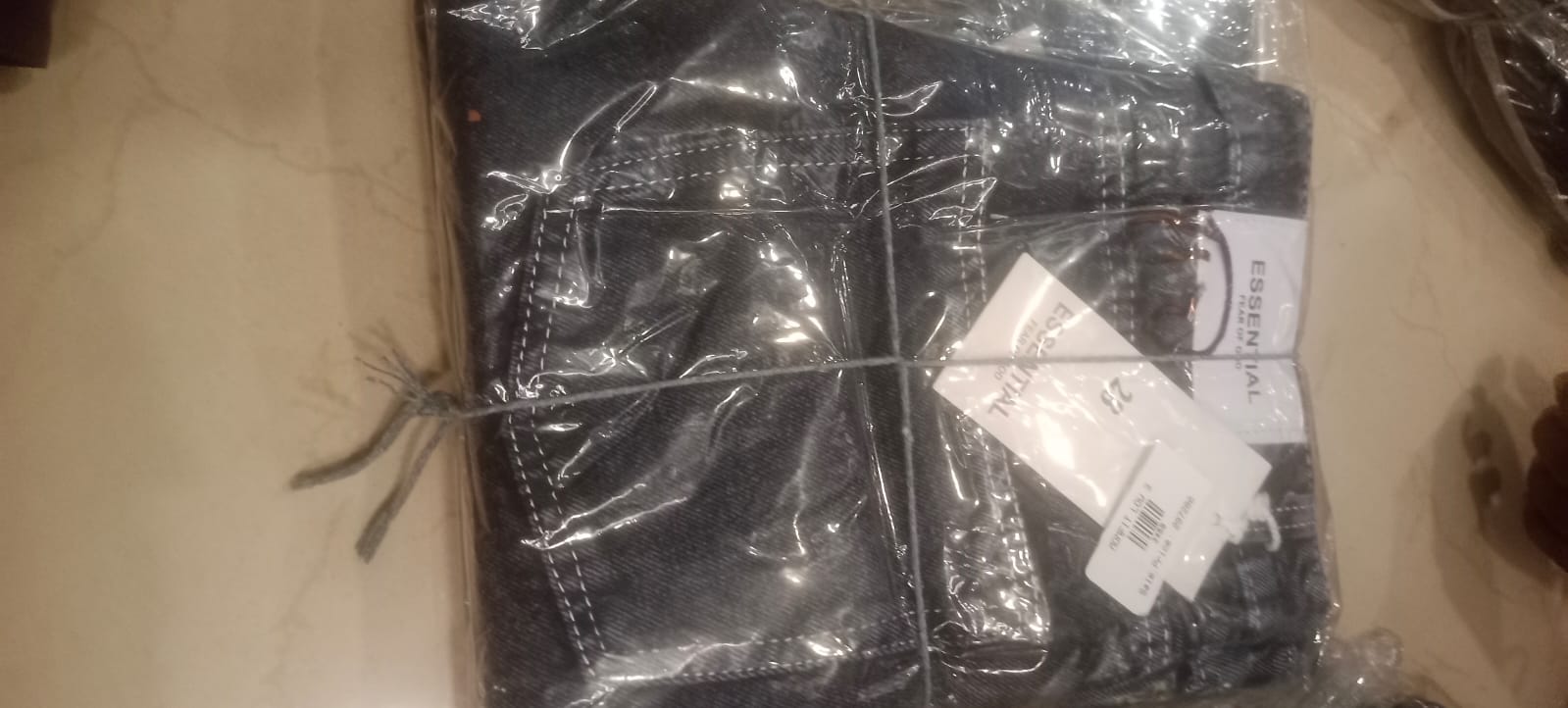 Mom Fit Low. Pant. Black  F.G